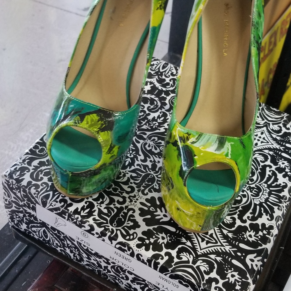 Shoes - Picture 3 of 3